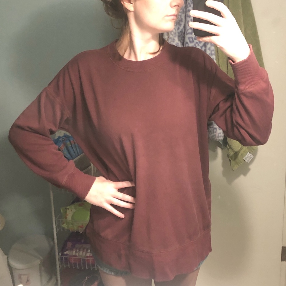 Aerie burgundy sweatshirt with cute side slit